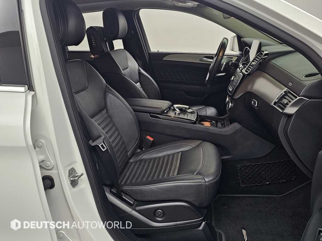Mercedes-Benz GLE-Class — photo 10