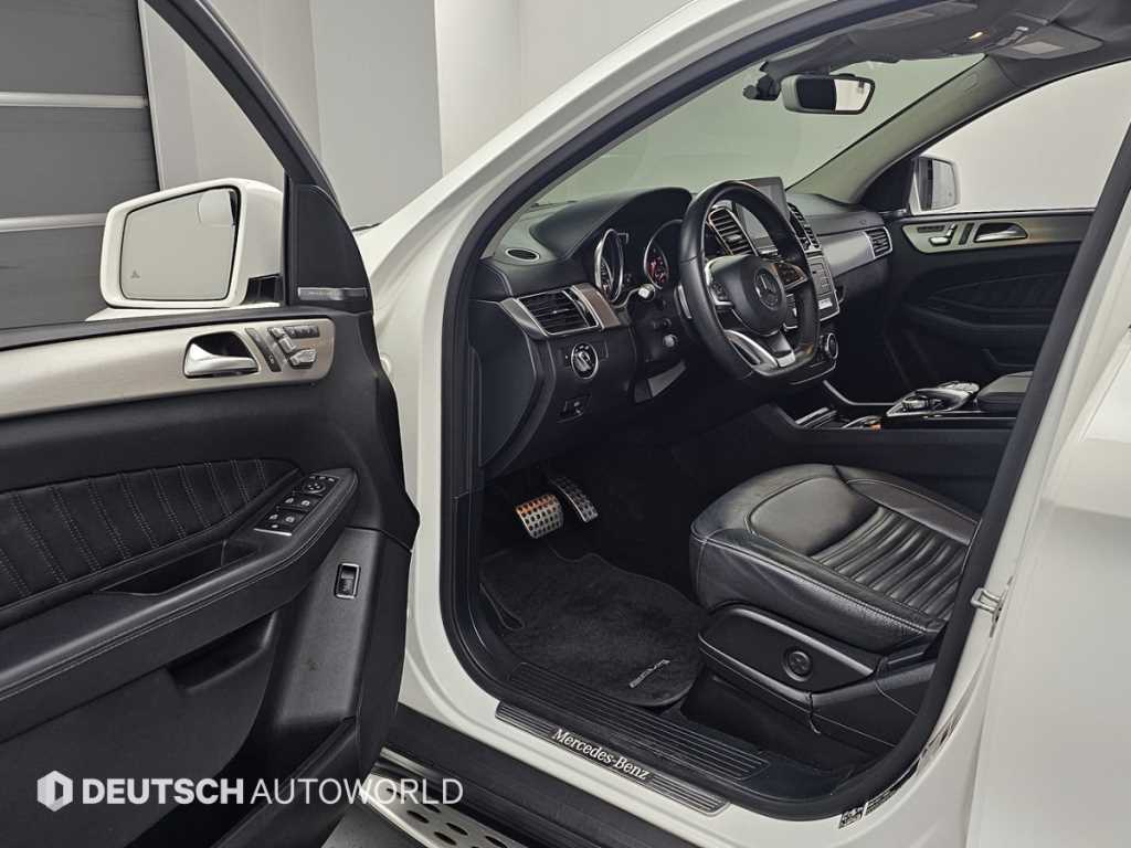 Mercedes-Benz GLE-Class — photo 11