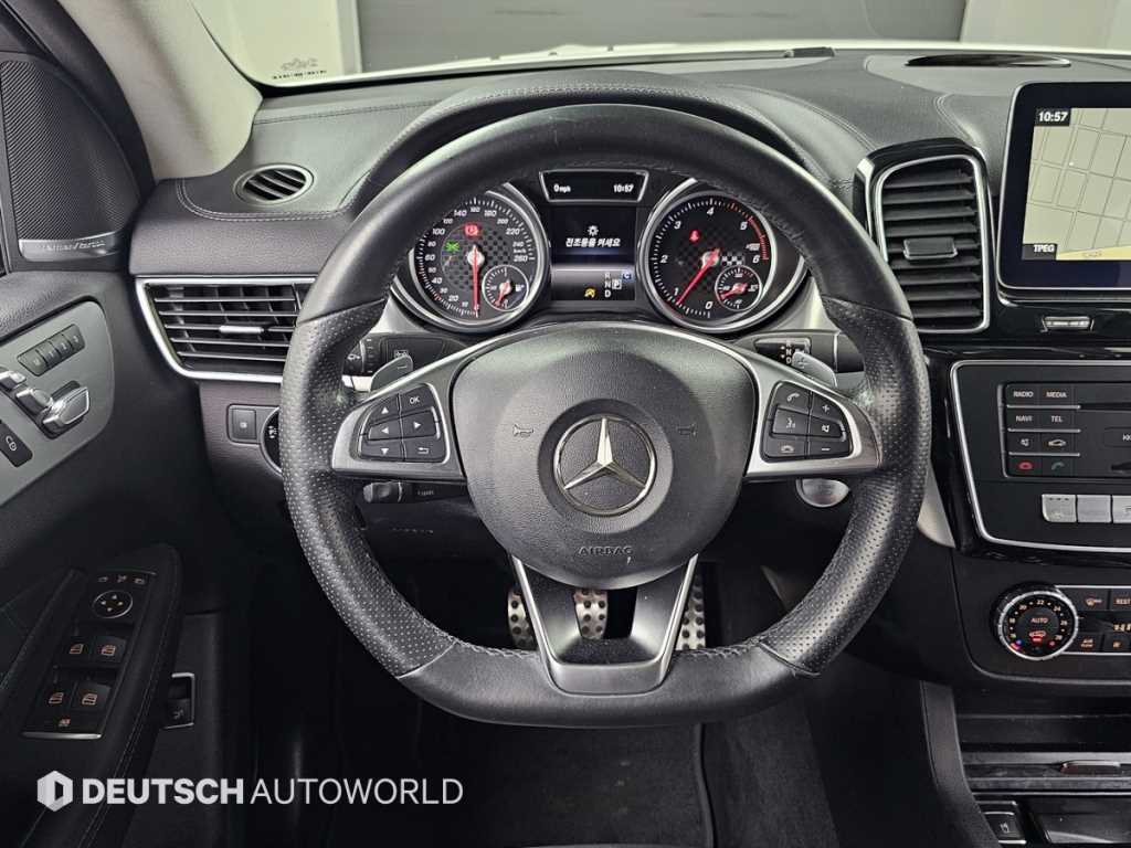 Mercedes-Benz GLE-Class — photo 13