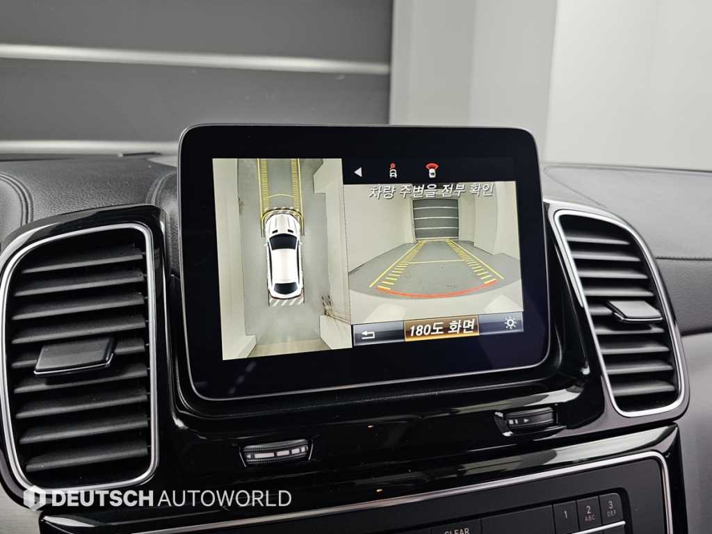 Mercedes-Benz GLE-Class — photo 15