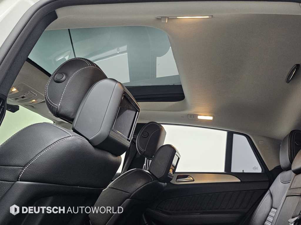 Mercedes-Benz GLE-Class — photo 18