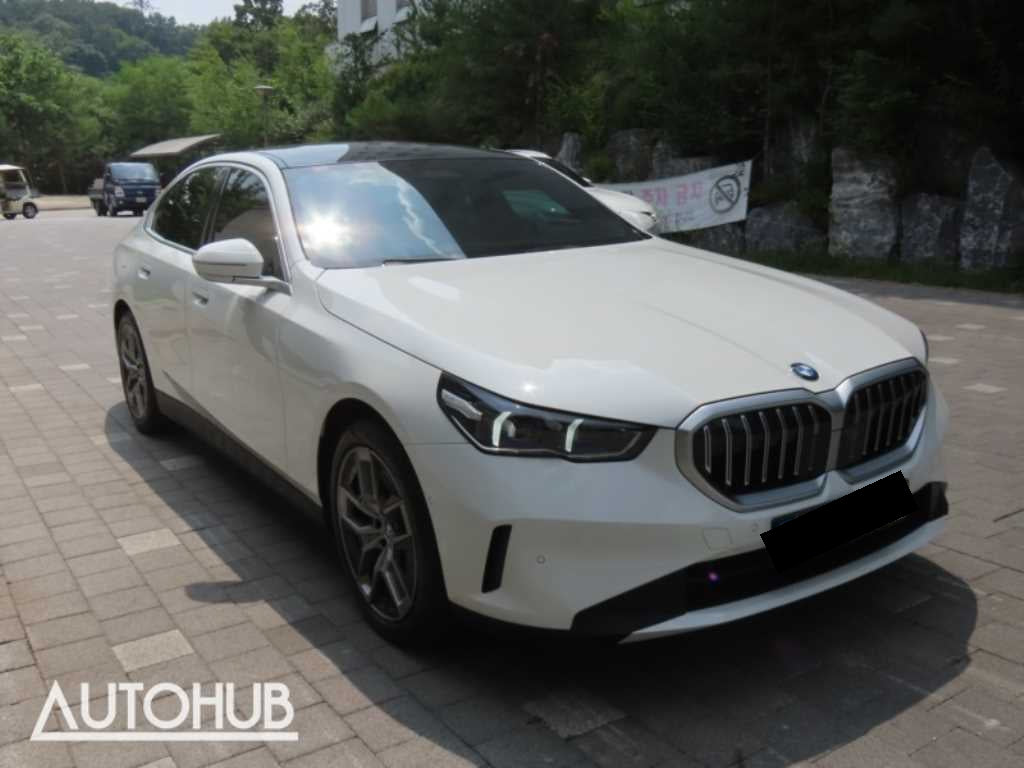 BMW 5-Series — photo 02
