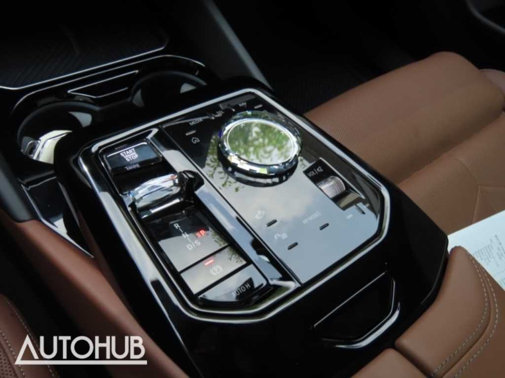 BMW 5-Series — photo 06