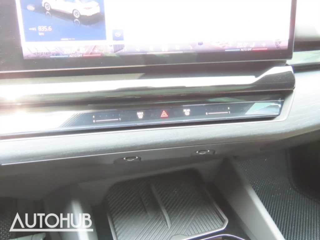 BMW 5-Series — photo 07