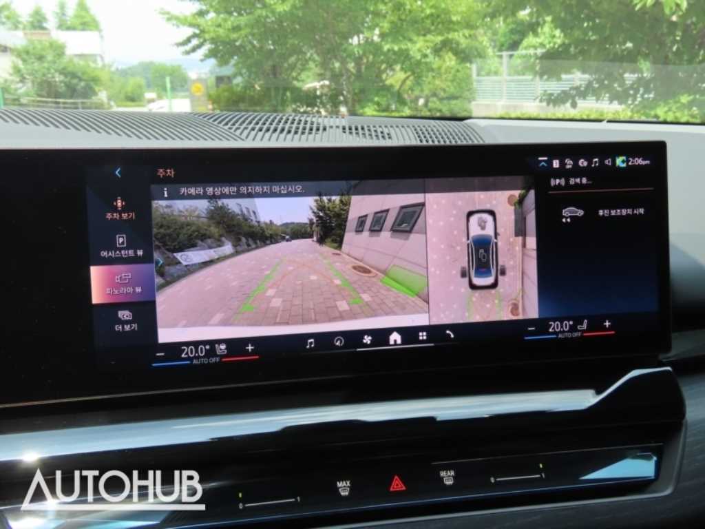 BMW 5-Series — photo 09