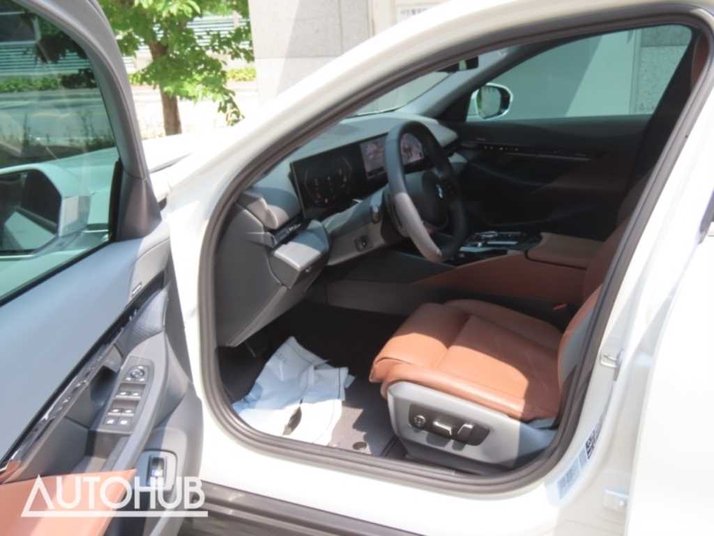 BMW 5-Series — photo 13