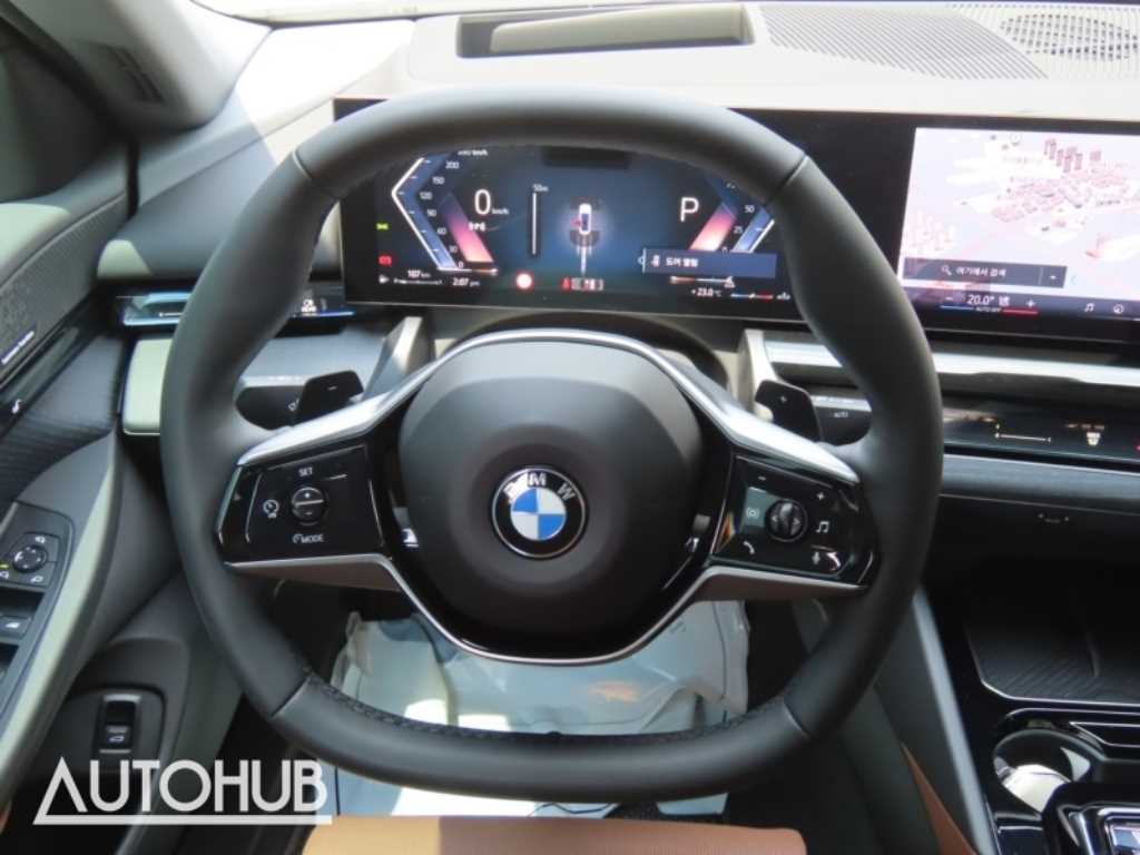 BMW 5-Series — photo 15
