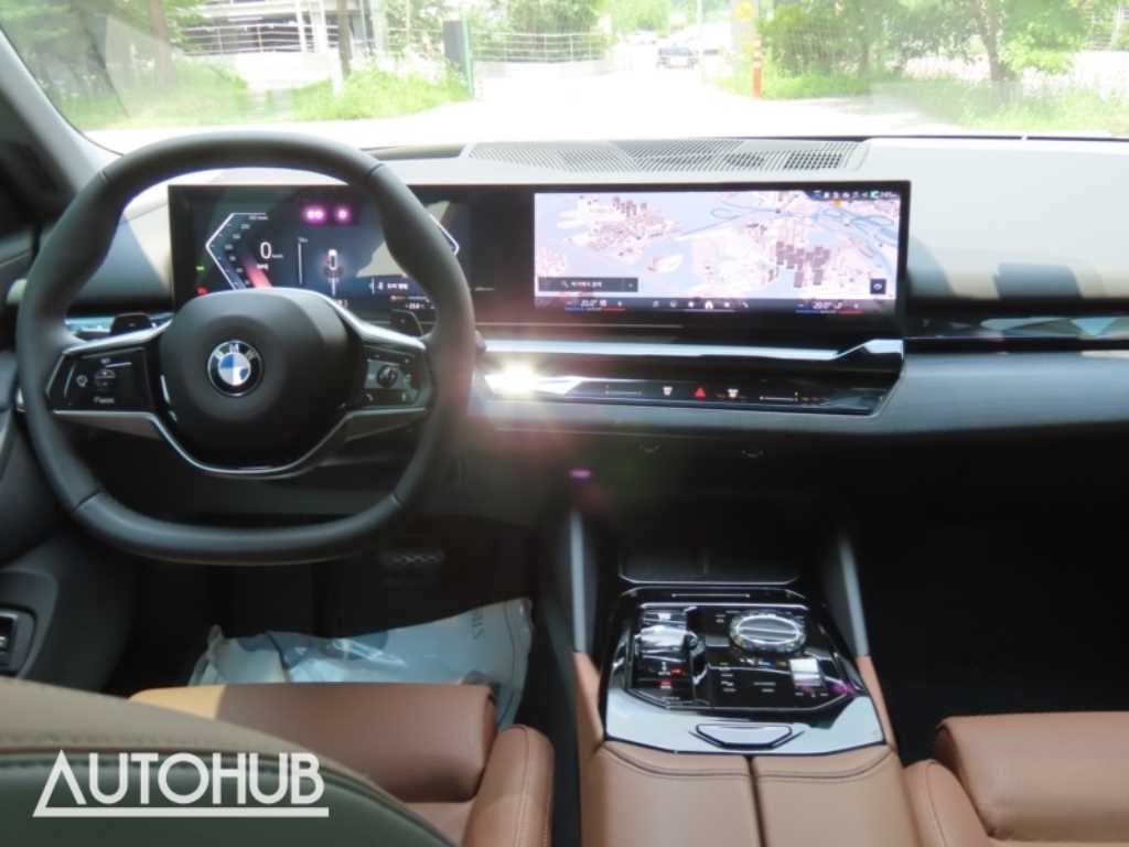 BMW 5-Series — photo 16