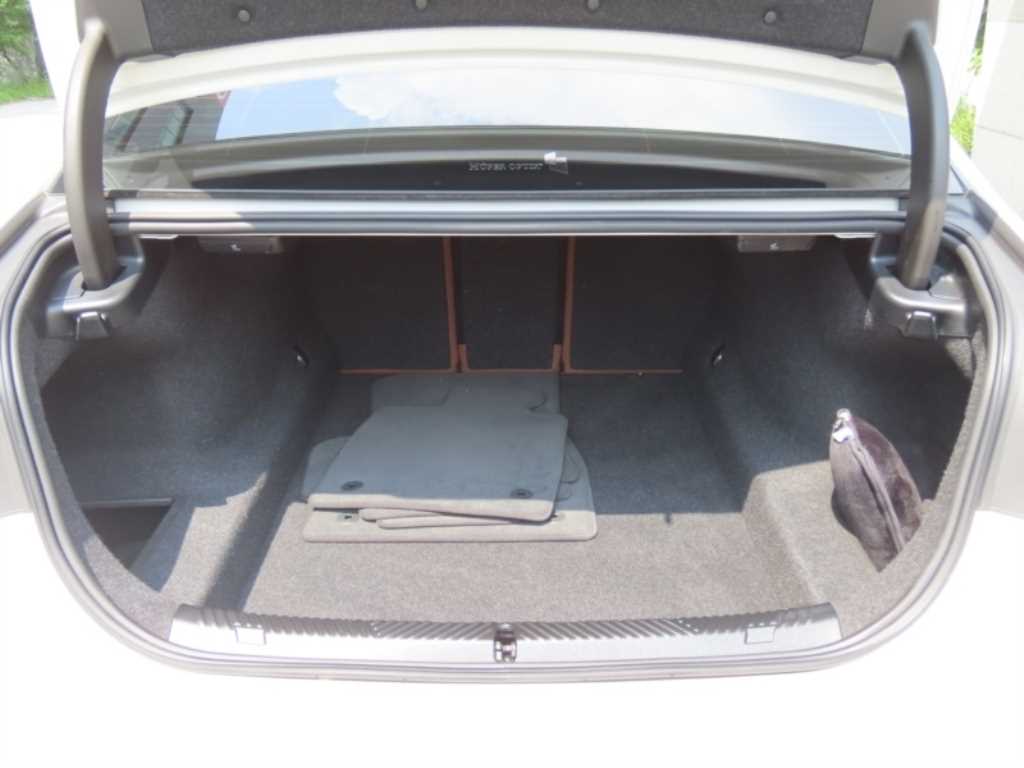 BMW 5-Series — photo 18