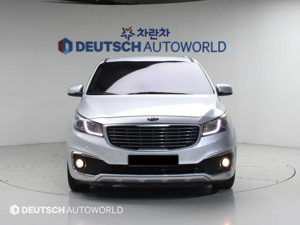 Kia Carnival — photo 03