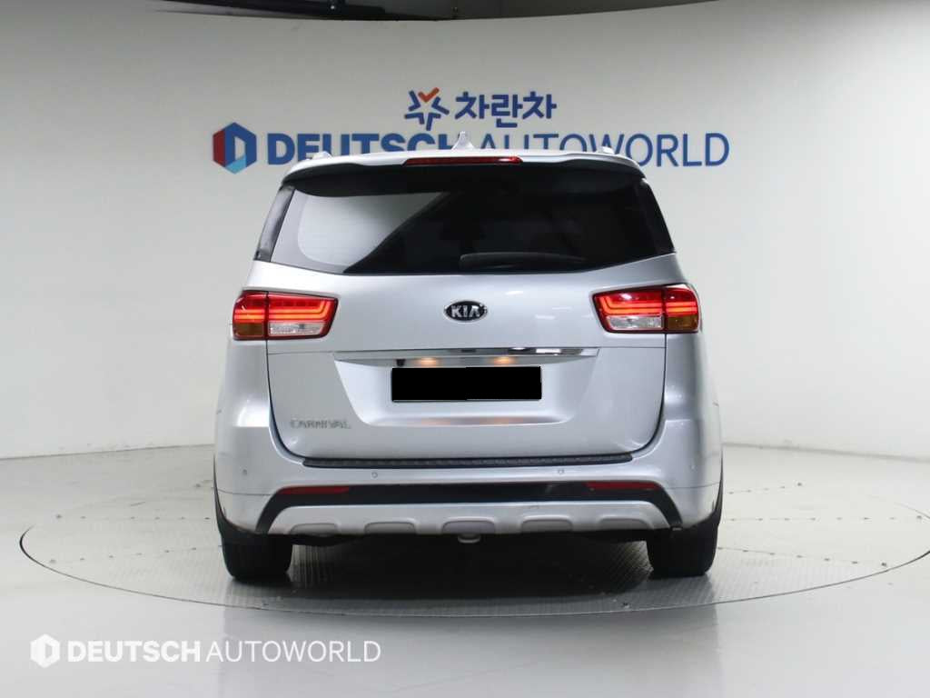 Kia Carnival — photo 04
