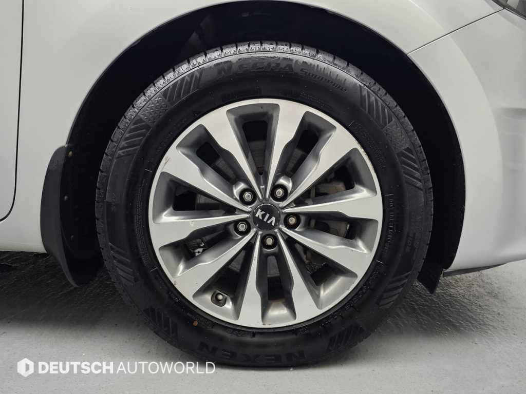 Kia Carnival — photo 05