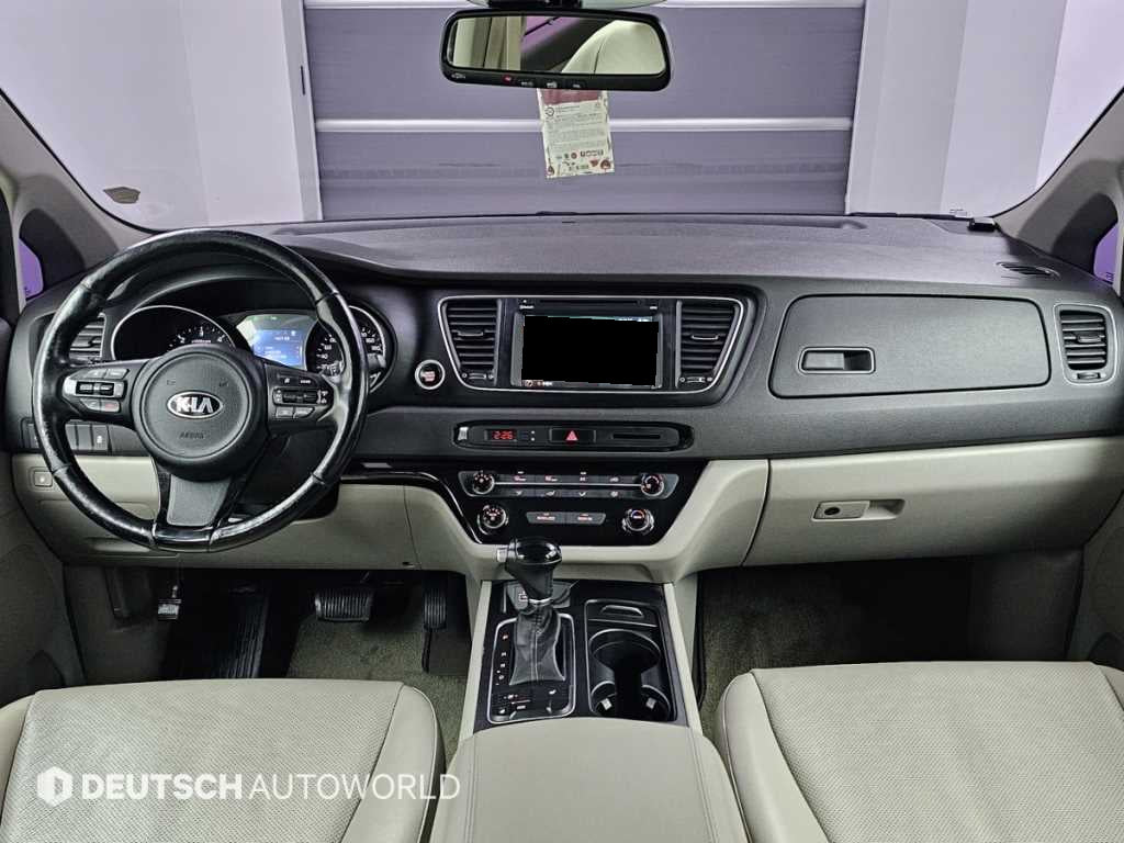 Kia Carnival — photo 07