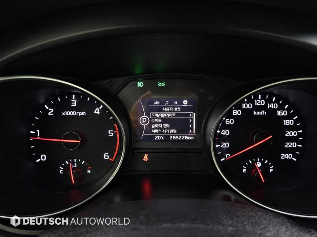 Kia Carnival — photo 08