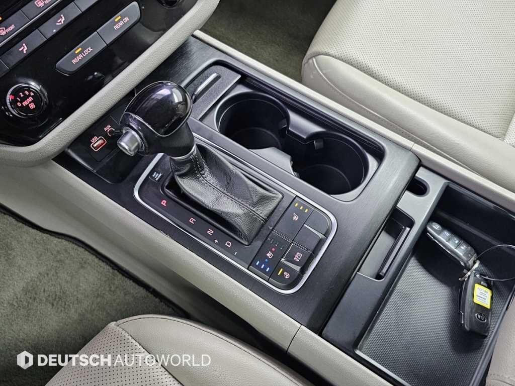 Kia Carnival — photo 09