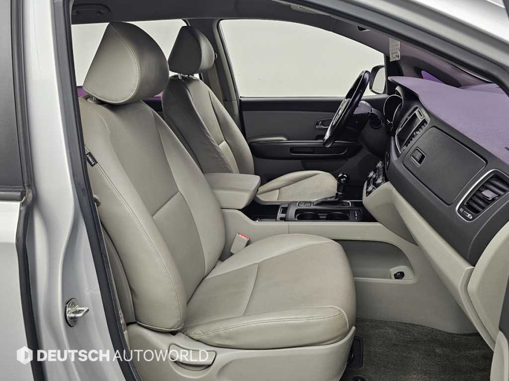 Kia Carnival — photo 10
