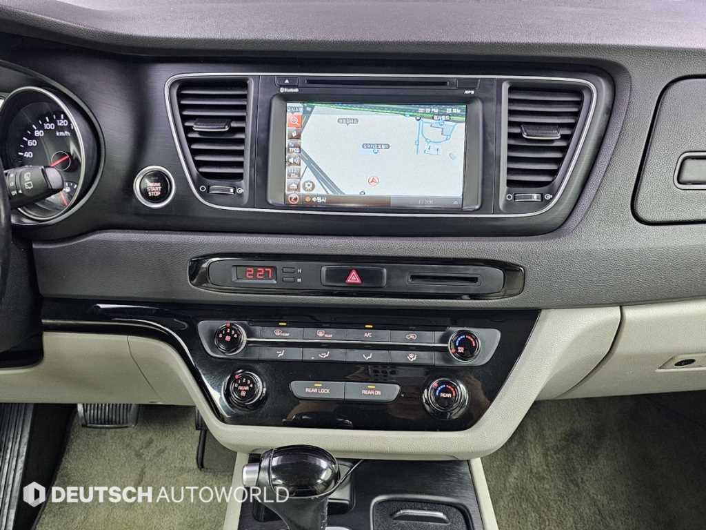 Kia Carnival — photo 14