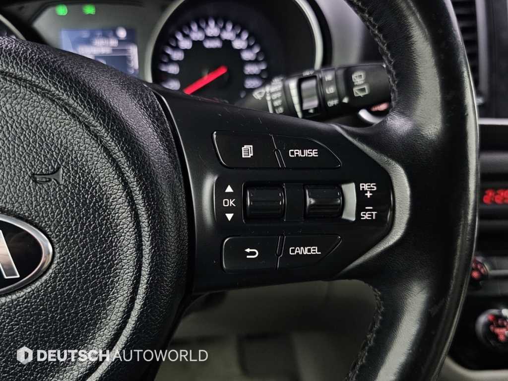 Kia Carnival — photo 17