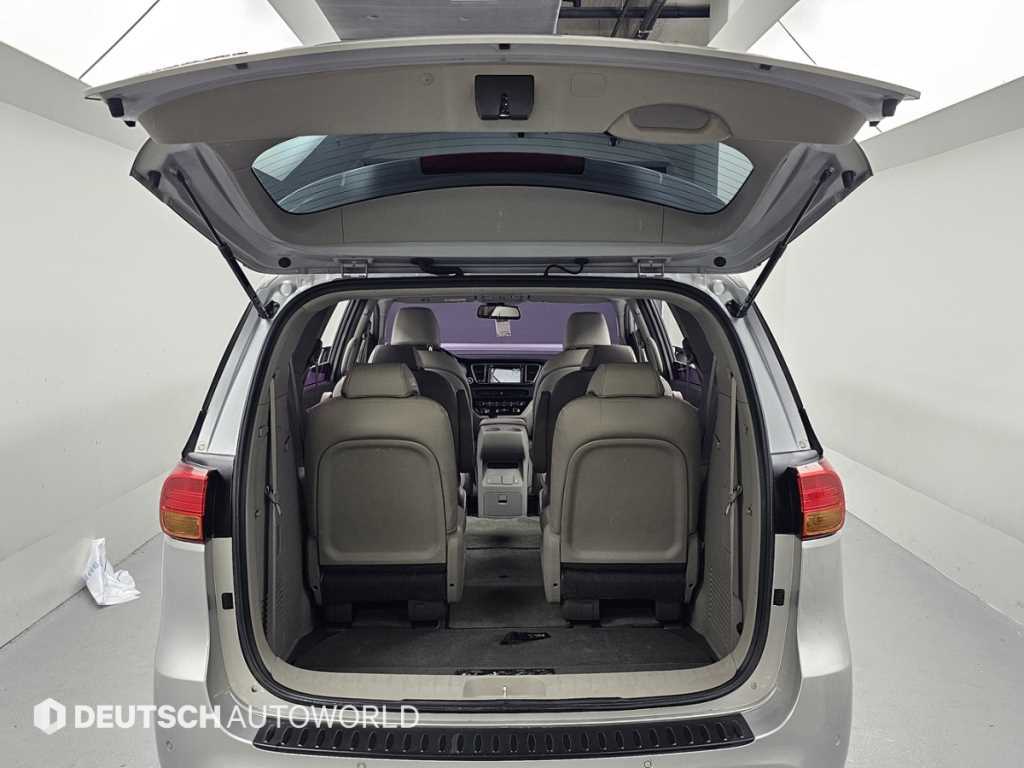 Kia Carnival — photo 19