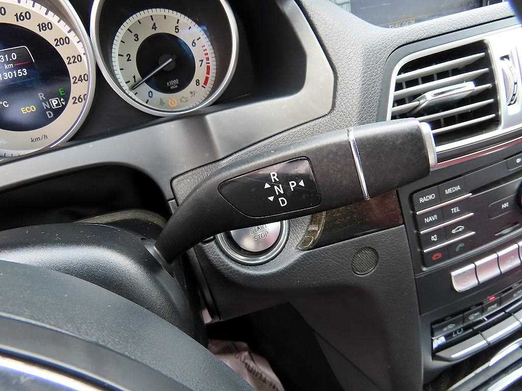 Mercedes-Benz E-Class — photo 10