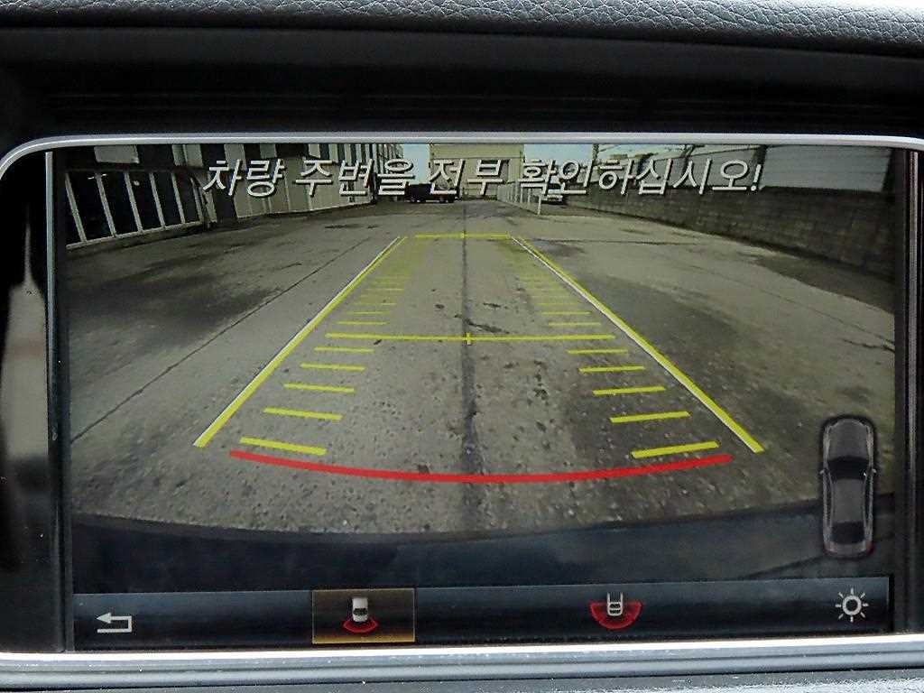 Mercedes-Benz E-Class — photo 15