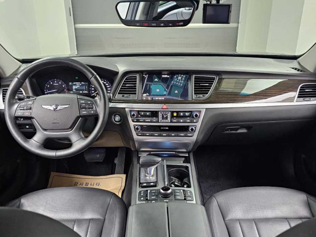 Genesis G80 — photo 07