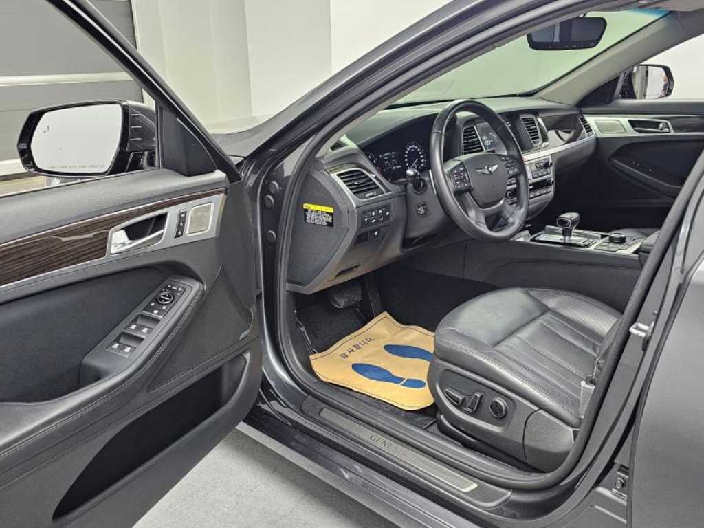 Genesis G80 — photo 11