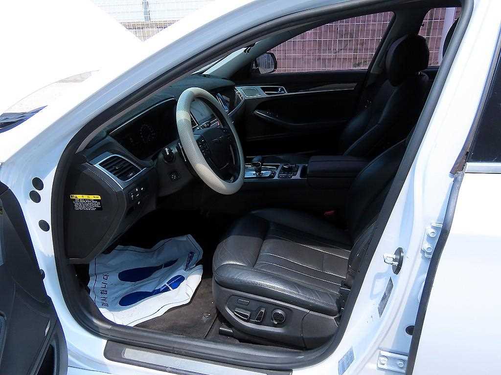 Genesis G80 — photo 05