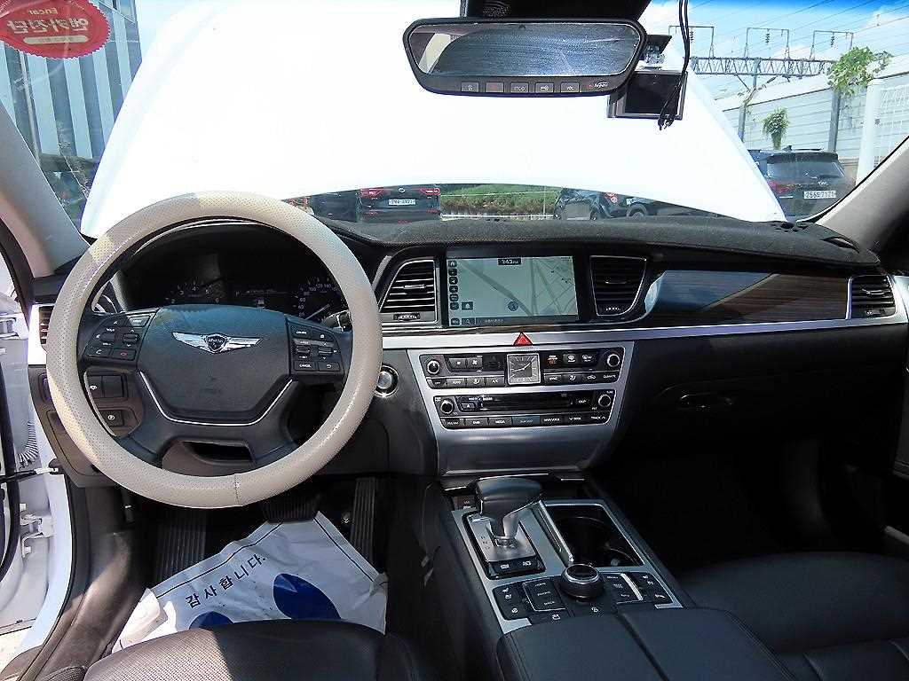 Genesis G80 — photo 07