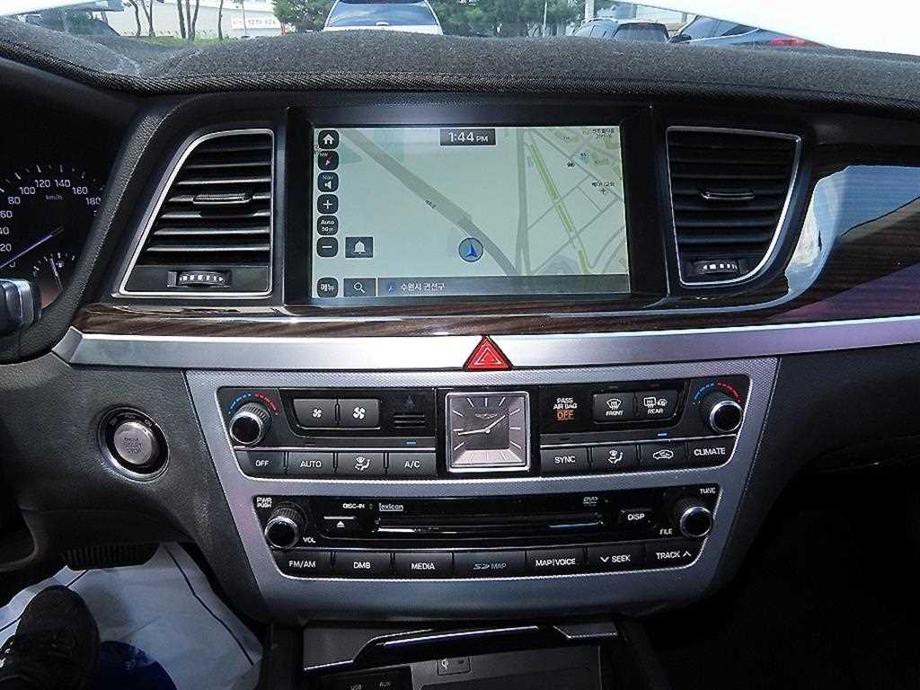 Genesis G80 — photo 14