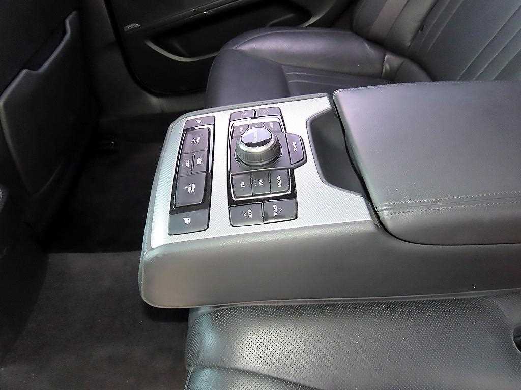 Genesis G80 — photo 16