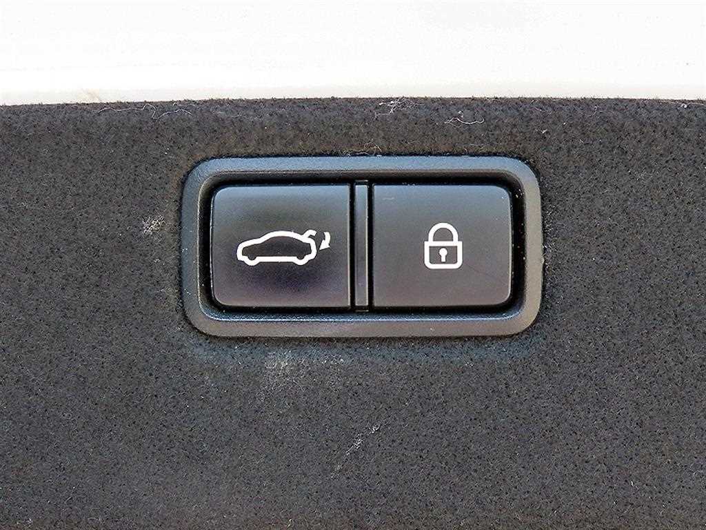 Genesis G80 — photo 17