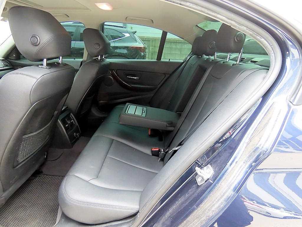 BMW 3-Series — photo 06
