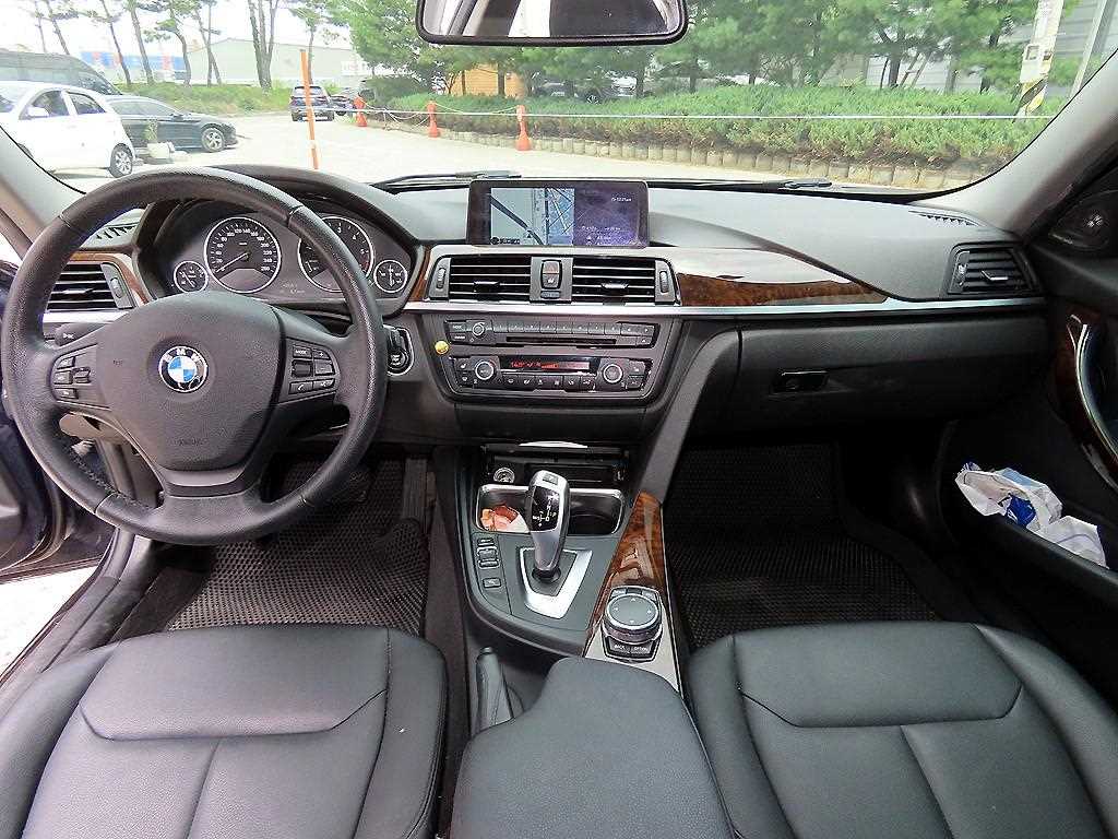 BMW 3-Series — photo 07
