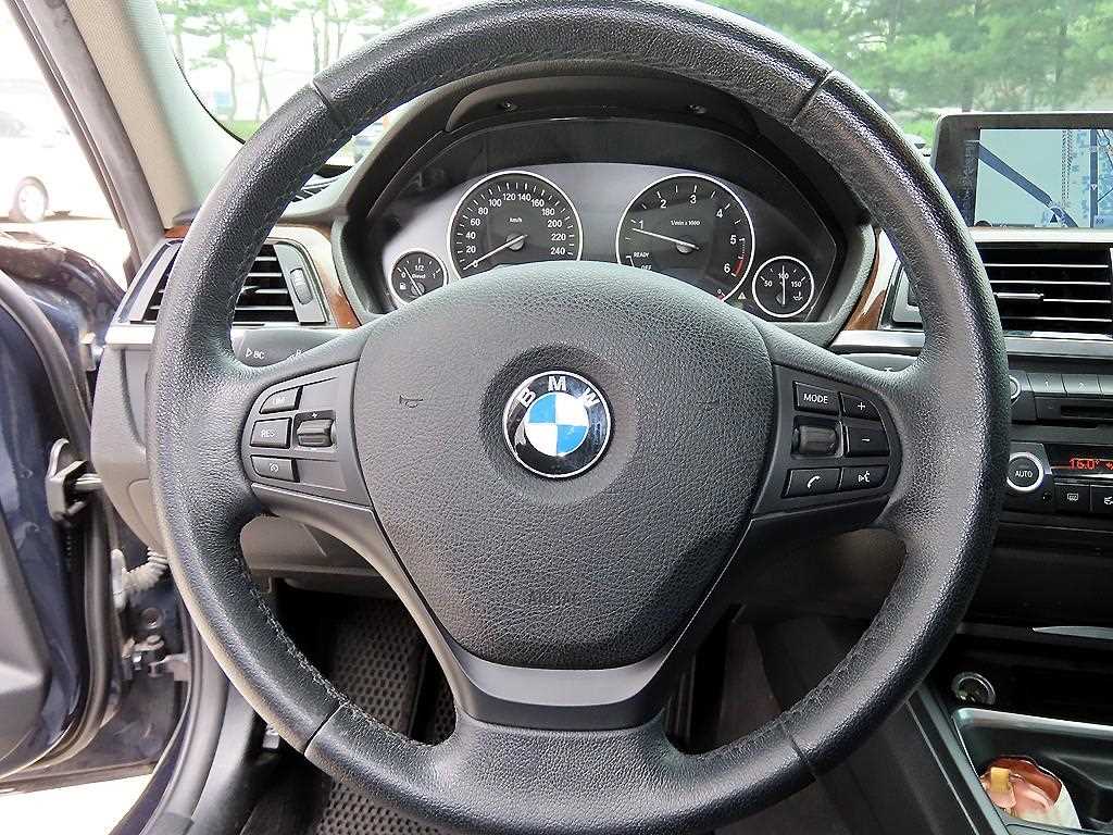 BMW 3-Series — photo 08