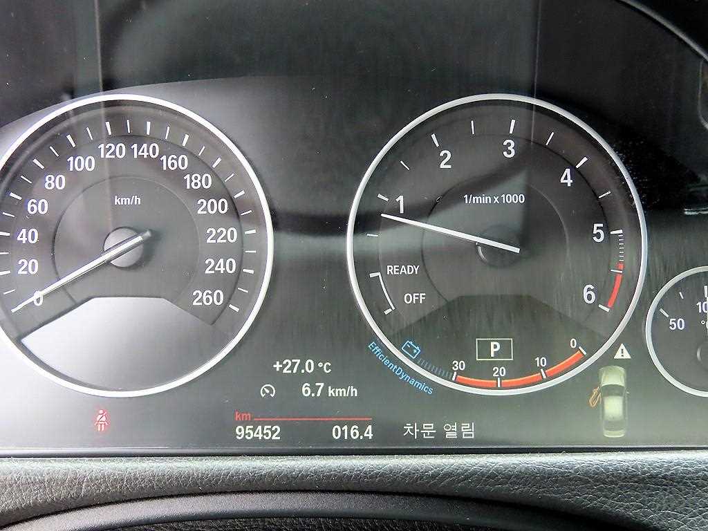 BMW 3-Series — photo 09