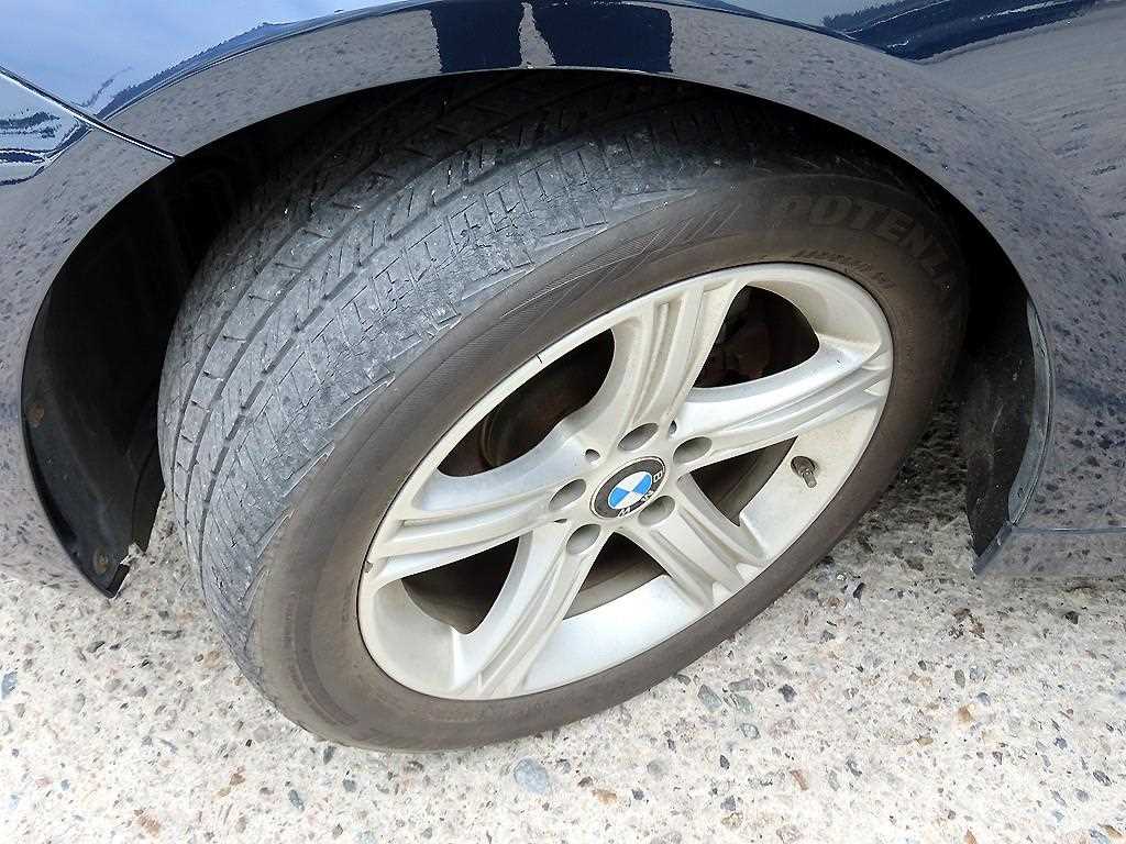 BMW 3-Series — photo 20