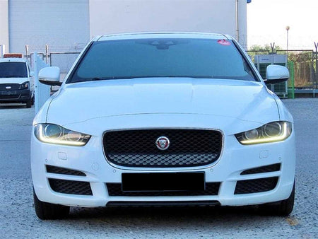 Jaguar XE — photo 01
