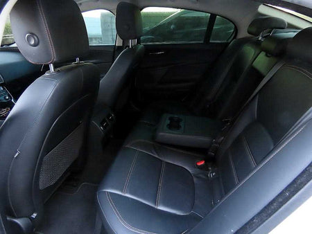Jaguar XE — photo 06