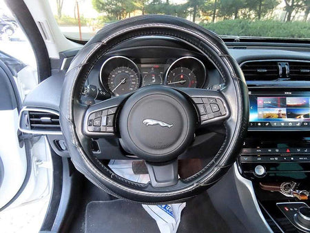 Jaguar XE — photo 08