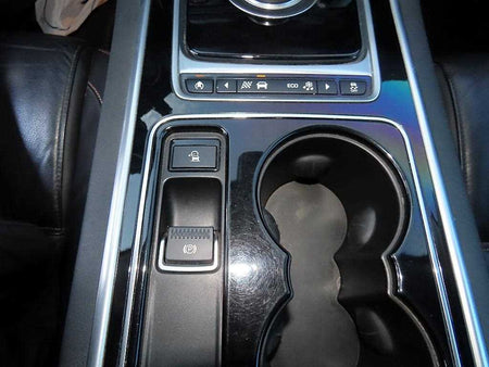 Jaguar XE — photo 12