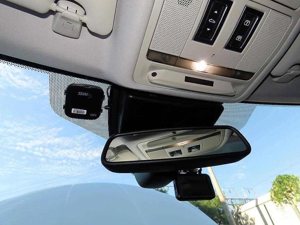 Jaguar XE — photo 16