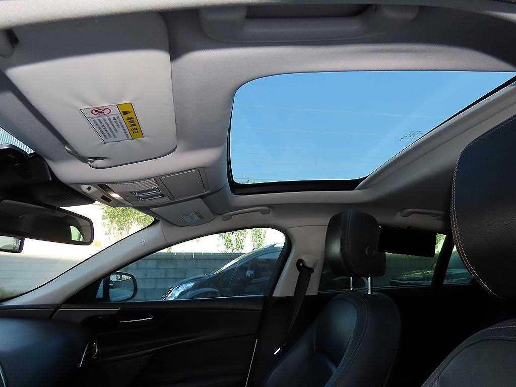 Jaguar XE — photo 18