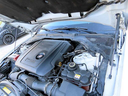 Jaguar XE — photo 19