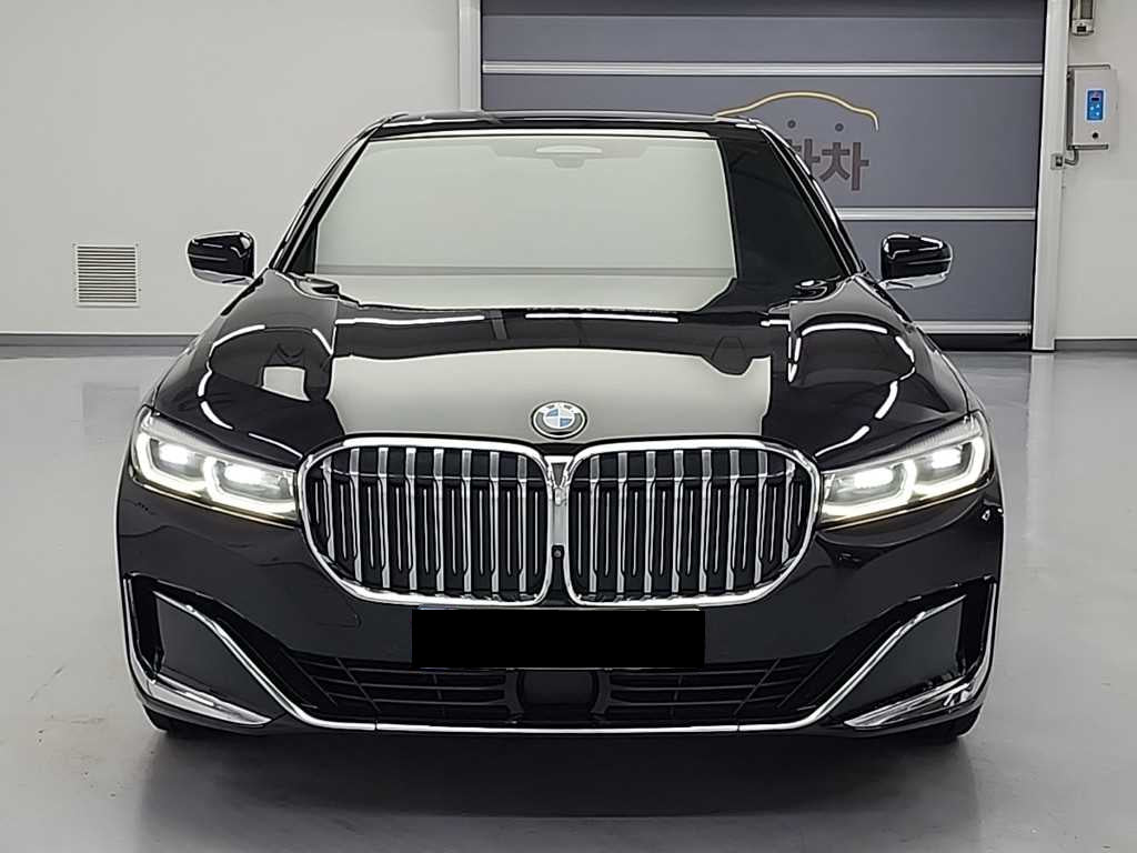 BMW 7-Series — photo 02