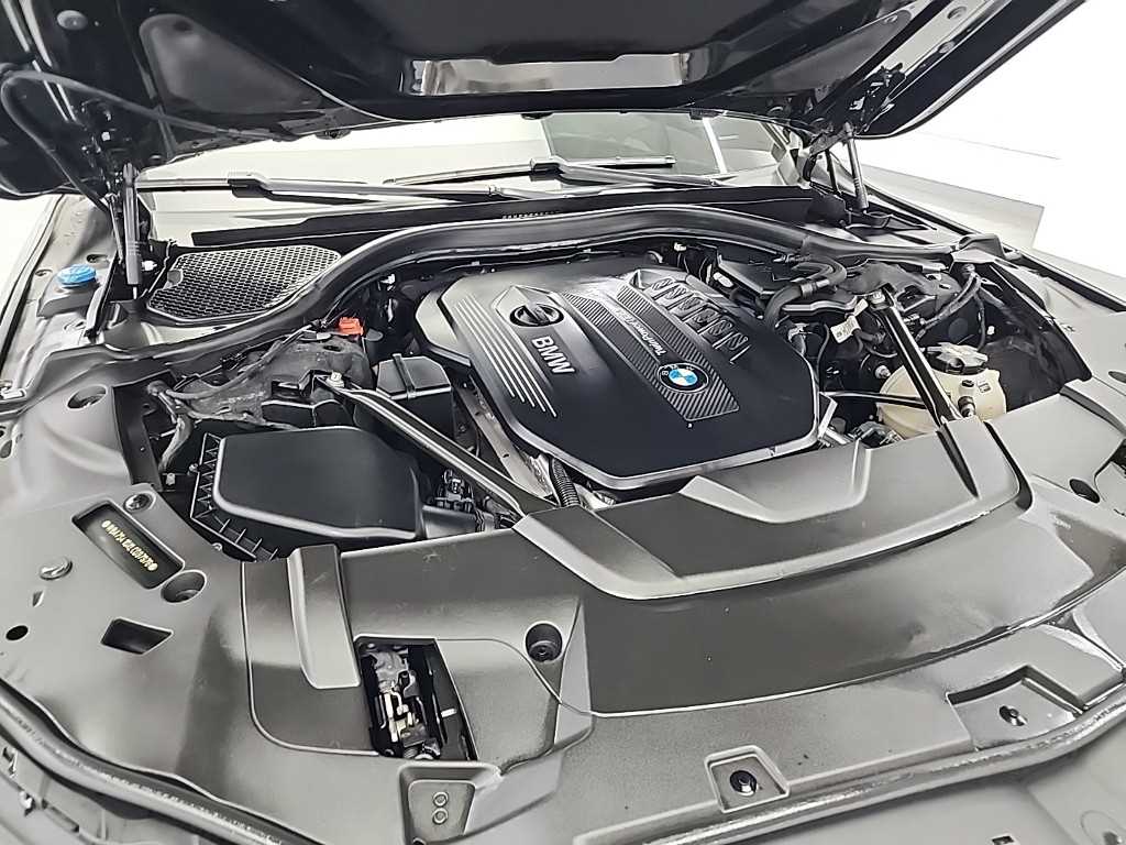 BMW 7-Series — photo 05