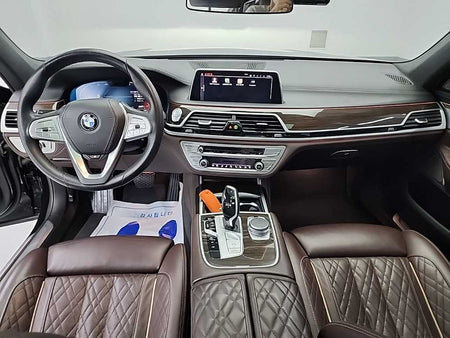 BMW 7-Series — photo 07