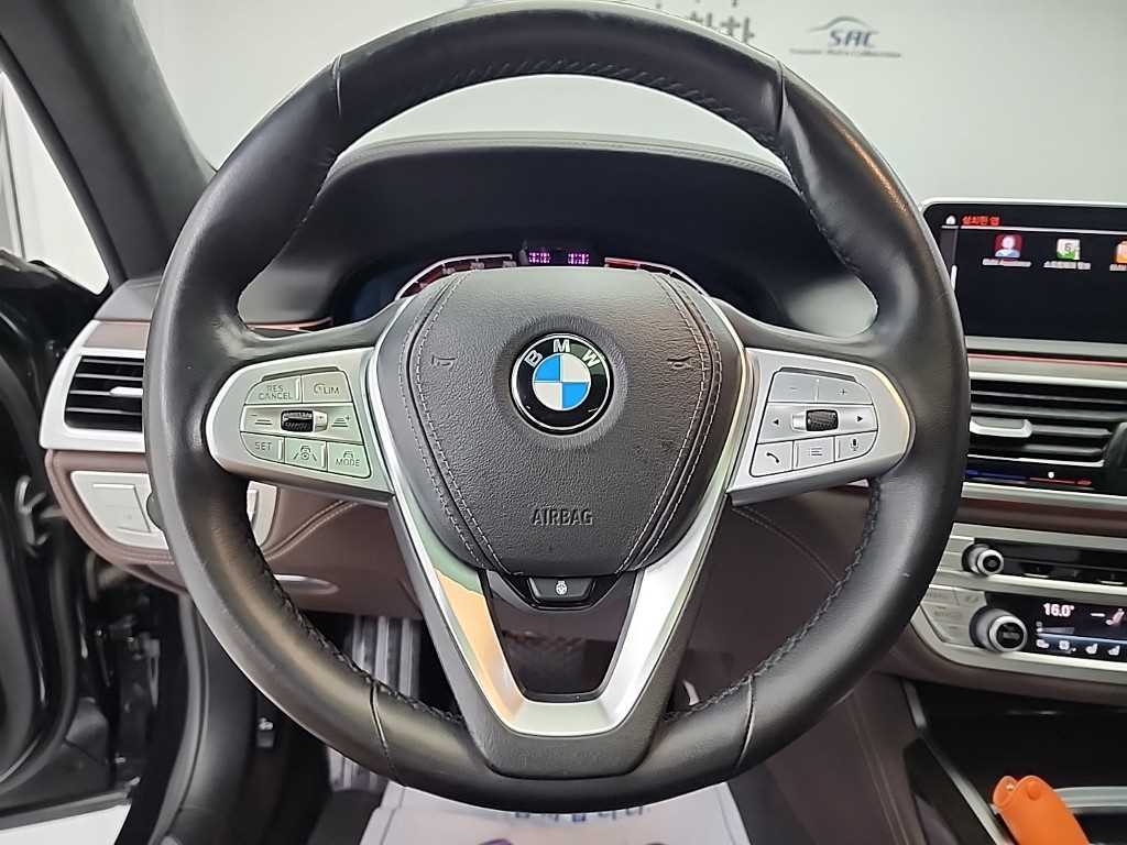 BMW 7-Series — photo 09