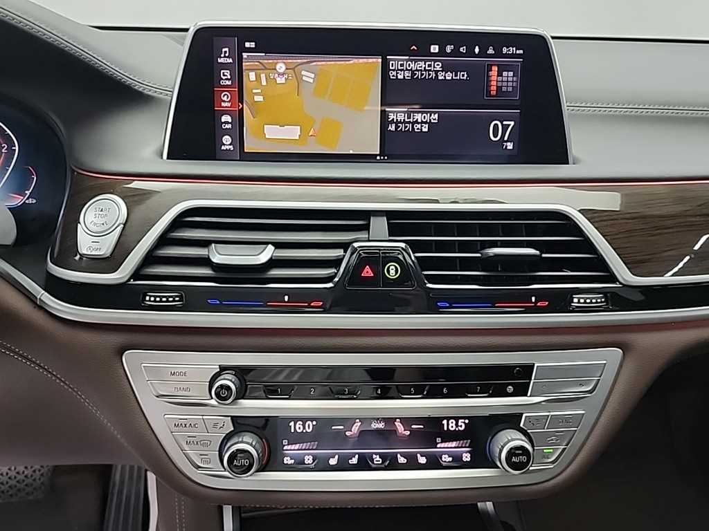 BMW 7-Series — photo 10