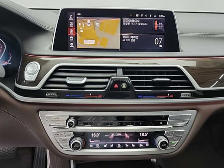 BMW 7-Series — photo 10